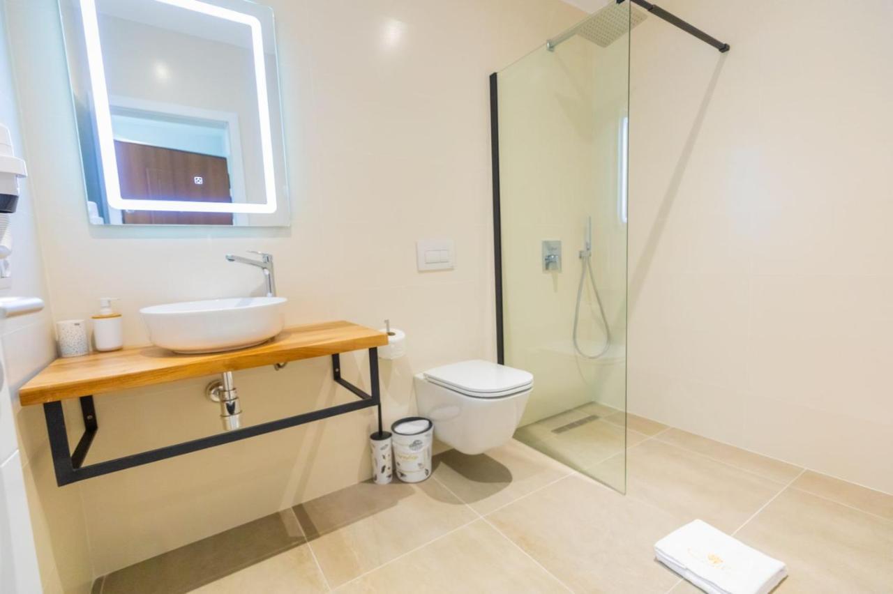 Corallo Rooms Himare Bagian luar foto